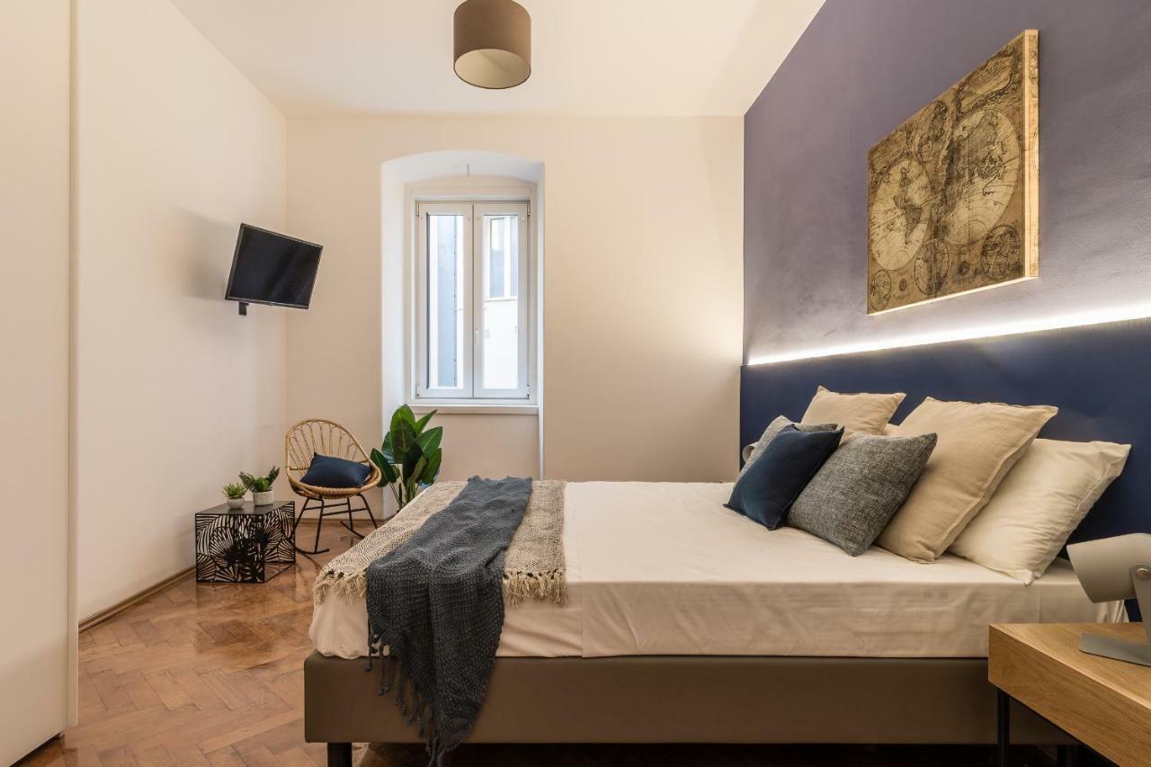 Pregiata Con Bagno Privato - Blu Di Prussia * Trieste